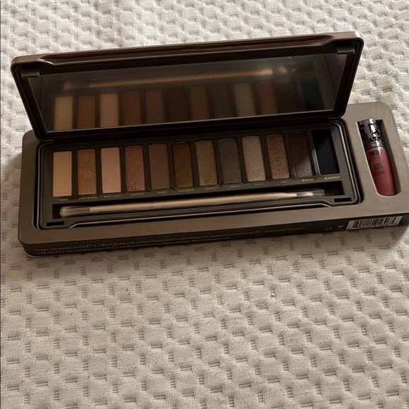 Urban Decay Naked2 Eyeshadow Palette - Neutral Tones - Picture 2 of 7